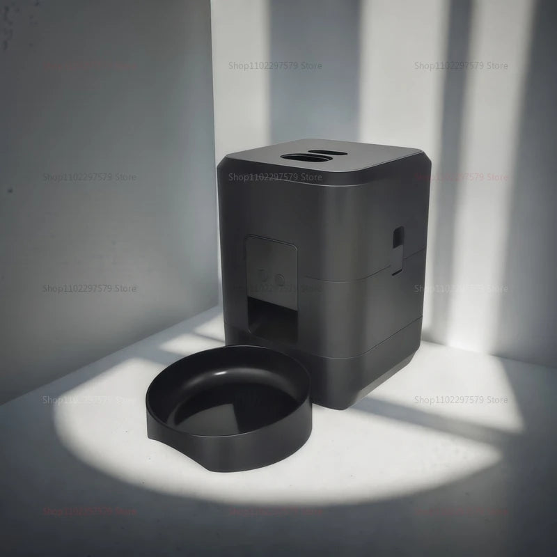 Smart Pet Feeder 2L Automatic Wifi Enabled Dry Food Dispenser for Cat Dog Home Use App Control Pet Supplies Auto Feeding System.